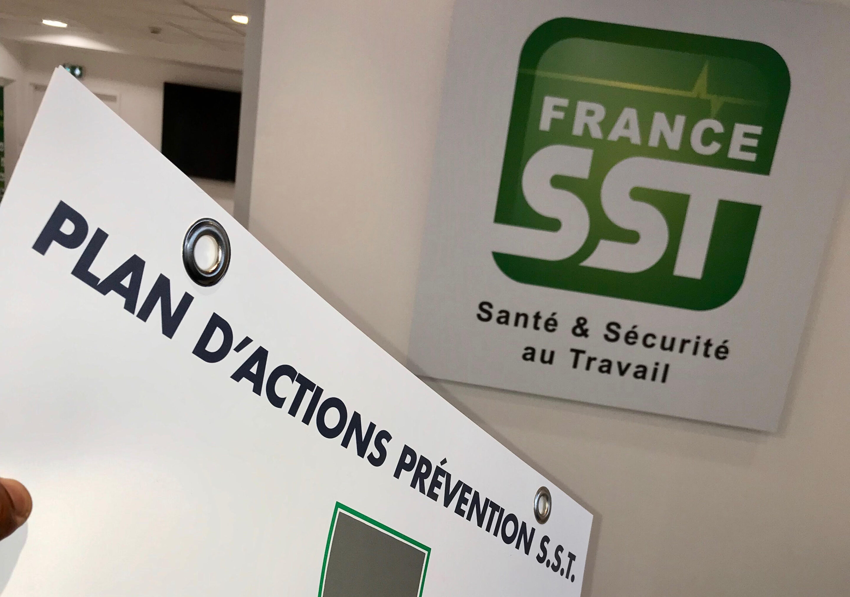 découvrez les actions sst (santé et sécurité au travail) pour assurer un environnement de travail sûr et sain. apprenez les meilleures pratiques et stratégies pour prévenir les risques et protéger le bien-être des employés.