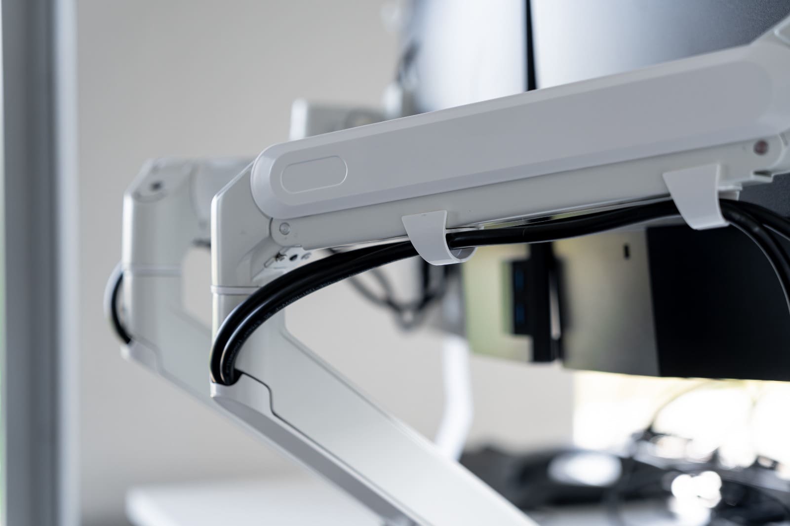 découvrez les dangers potentiels des postes de travail ergonomiques et comment ils peuvent parfois engendrer des problèmes de santé au lieu d'améliorer le bien-être des employés. informez-vous sur les précautions à prendre pour garantir un environnement de travail véritablement ergonomique.