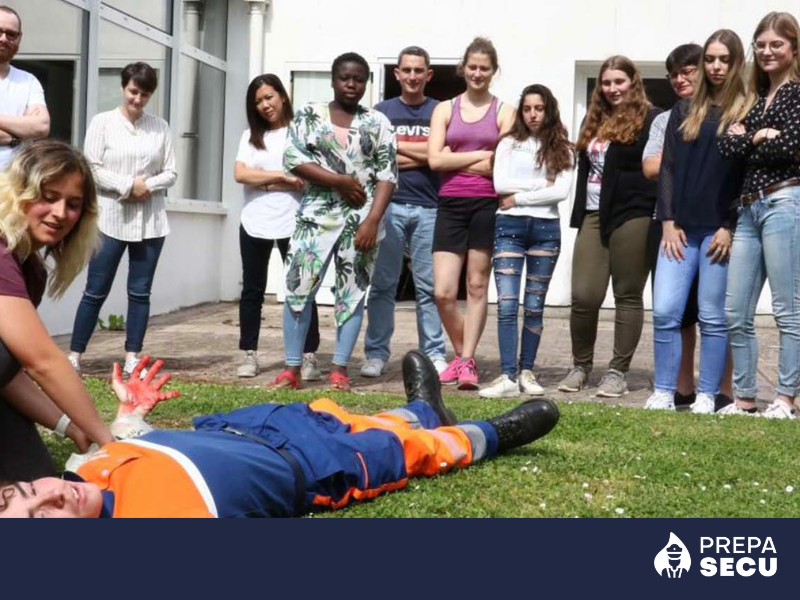 découvrez la durée de la formation sst (sauveteur secouriste du travail) et préparez-vous à acquérir des compétences essentielles en secourisme pour assurer la sécurité au travail. informez-vous sur le contenu, les modalités et le temps nécessaire pour devenir sst certifié.