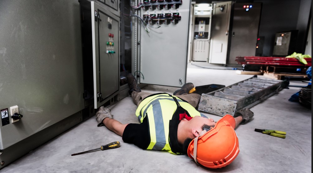 dĂ©couvrez notre enquĂȘte approfondie sur les accidents de travail : causes, statistiques et mesures prĂ©ventives. protĂ©gez votre environnement professionnel et assurez la sĂ©curitĂ© de vos employĂ©s.