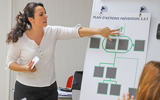 découvrez notre formation de formateur sst, une expérience immersive qui vous permettra d'acquérir les compétences essentielles pour enseigner les gestes et comportements de sécurité et de secours au travail.
